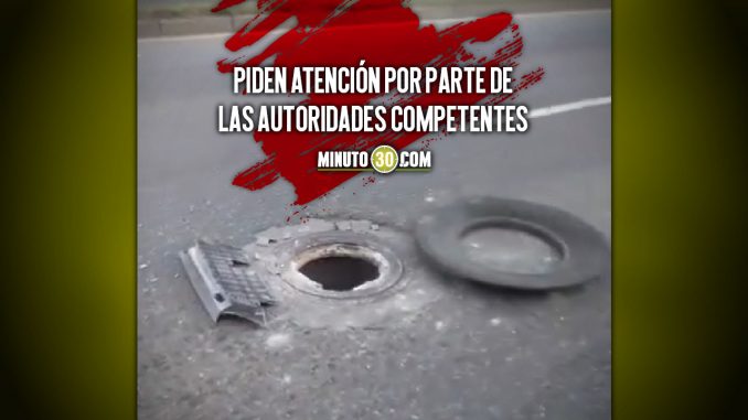 Denuncian tremendo hueco en la Regional, por la estación Acevedo Denuncian tremendo hueco en la Regional, por la estación Acevedo