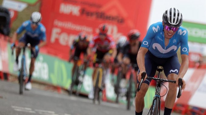 El español Enric Mas, del equipo Movistar, cruza la línea de meta en la tercera etapa de la Vuelta Ciclista a España disputada entre Santo Domingo de Silos y la cumbre de Picón Blanco, de 202,8 kilómetros de recorrido. EFE/Manuel Bruque Enric Mas