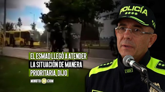 Es falso que uniformado del Esmad haya quemado el bus nuevo del Transmilenio: Policía Es falso que uniformado del Esmad haya quemado el bus nuevo del Transmilenio: Policía