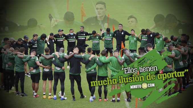 Jugadores de Atlético Nacional celebran el hecho de poder contar con los refuerzos