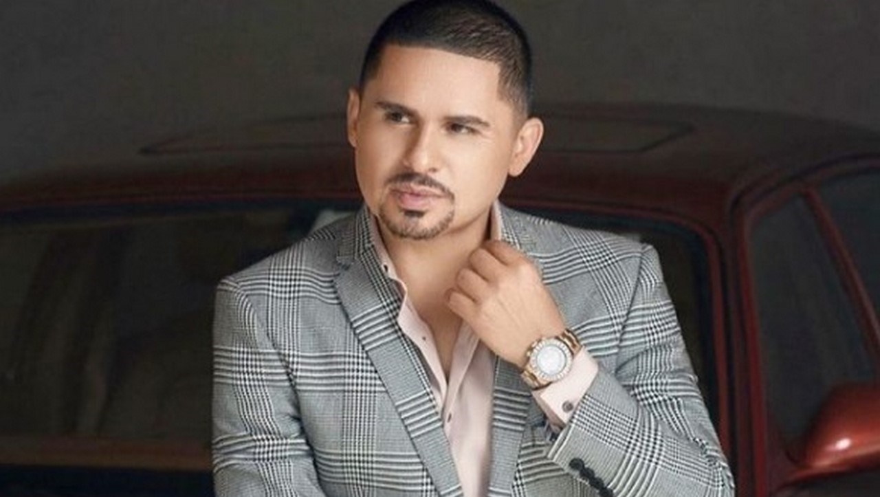 El cantante Larry Hernández confirmó que tiene covid-19