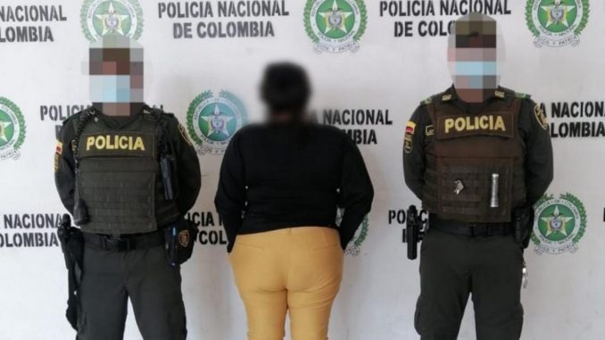 'Cascó' a un señor porque supuestamente la estaba difamado delante del marido 'Cascó' a un señor porque supuestamente la estaba difamado delante del marido