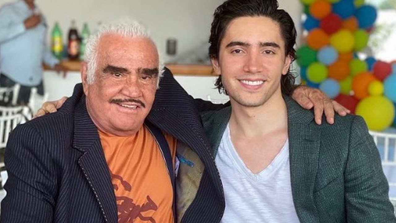 Nieto de Vicente Fernández canceló su boda por la salud de su abuelo