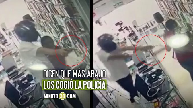 Video: ¡Qué rabia, tanta 'rata'! Se metió armado a un local en Villa Hermosa y le arrancó la cadena a un hombre Video: ¡Qué rabia, tanta 'rata'! Se metió armado a un local en Villa Hermosa y le arrancó la cadena a un hombre