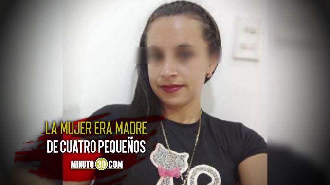 Una-mujer-murio-en-medio-de-un-accidente-por-un-hueco hueco