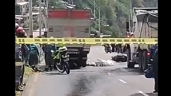 Fatal accidente en la vía al túnel de Occidente dejó un motociclista muerto Fatal accidente en la vía al túnel de Occidente dejó un motociclista muerto