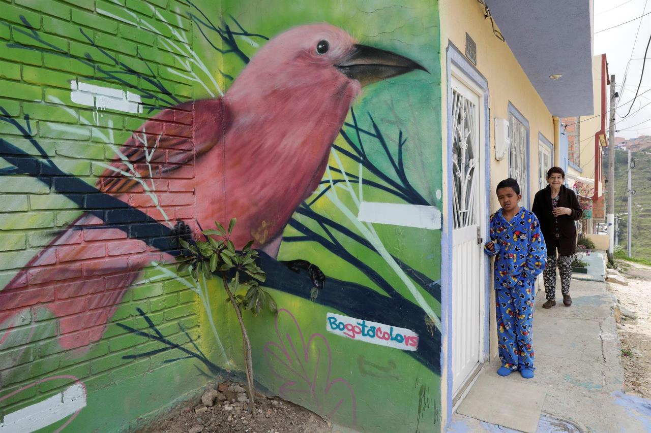 FOTOS: Jóvenes bogotanos se apropian de su territorio a través de los colores 1 bogota colorida3