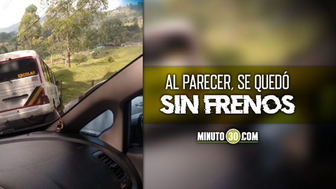 FOTOS: Un escolar se chocó contra un poste en la Loma de El Escobero FOTOS: Un escolar se chocó contra un poste en la Loma de El Escobero