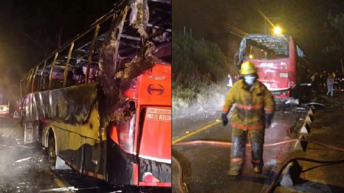 Bus quemado en vía de Cundinamarca Bus quemado en vía de Cundinamarca