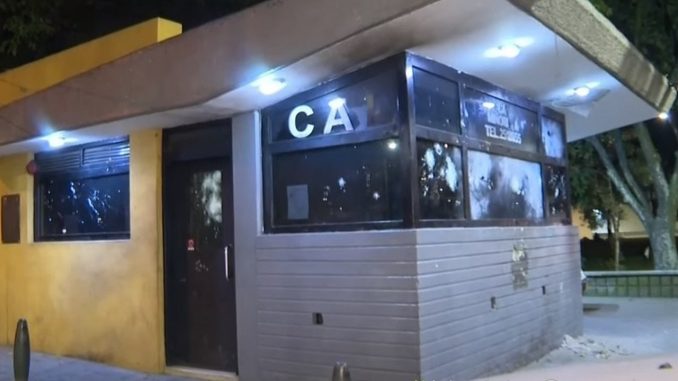 Con piedras atacaron el CAI de la Minorista durante las protestas de anoche Con piedras atacaron el CAI de la Minorista durante las protestas de anoche