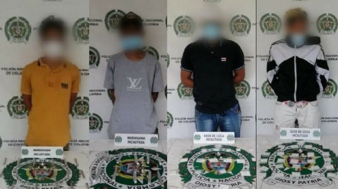 'Agarraron' a estos cuatro en Santo Domingo y El Popular con la 'merca' 'Agarraron' a estos cuatro en Santo Domingo y El Popular con la 'merca'