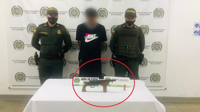 Habría hurtado a un taxista en Itagüí, pero lo cogieron con tremenda arma Habría hurtado a un taxista en Itagüí, pero lo cogieron con tremenda arma