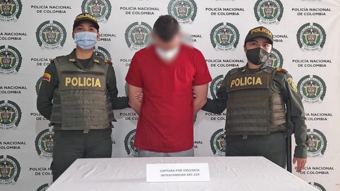 Estaba cascando a su pareja en San Luis y de una le 'echaron mano' Estaba cascando a su pareja en San Luis y de una le 'echaron mano'