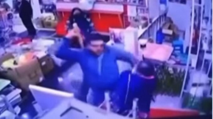 comerciante mano cortada victima
