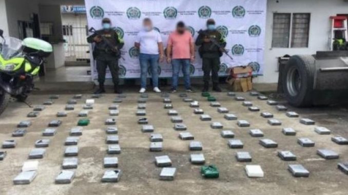 Incautaron más de 100 kilos de coca en la cabina de un tractocamión Incautaron más de 100 kilos de coca en la cabina de un tractocamión