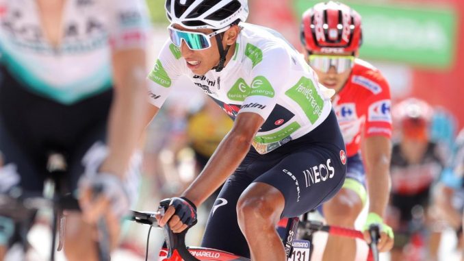 El ciclista colombiano del Ineos Egan Bernal llega a meta en la undécima etapa de la Vuelta a España, este miércoles entre Antequera y Valdepeñas de Jaén, de 133,6 kilómetros. EFE/ Manuel Bruque Egan Bernal