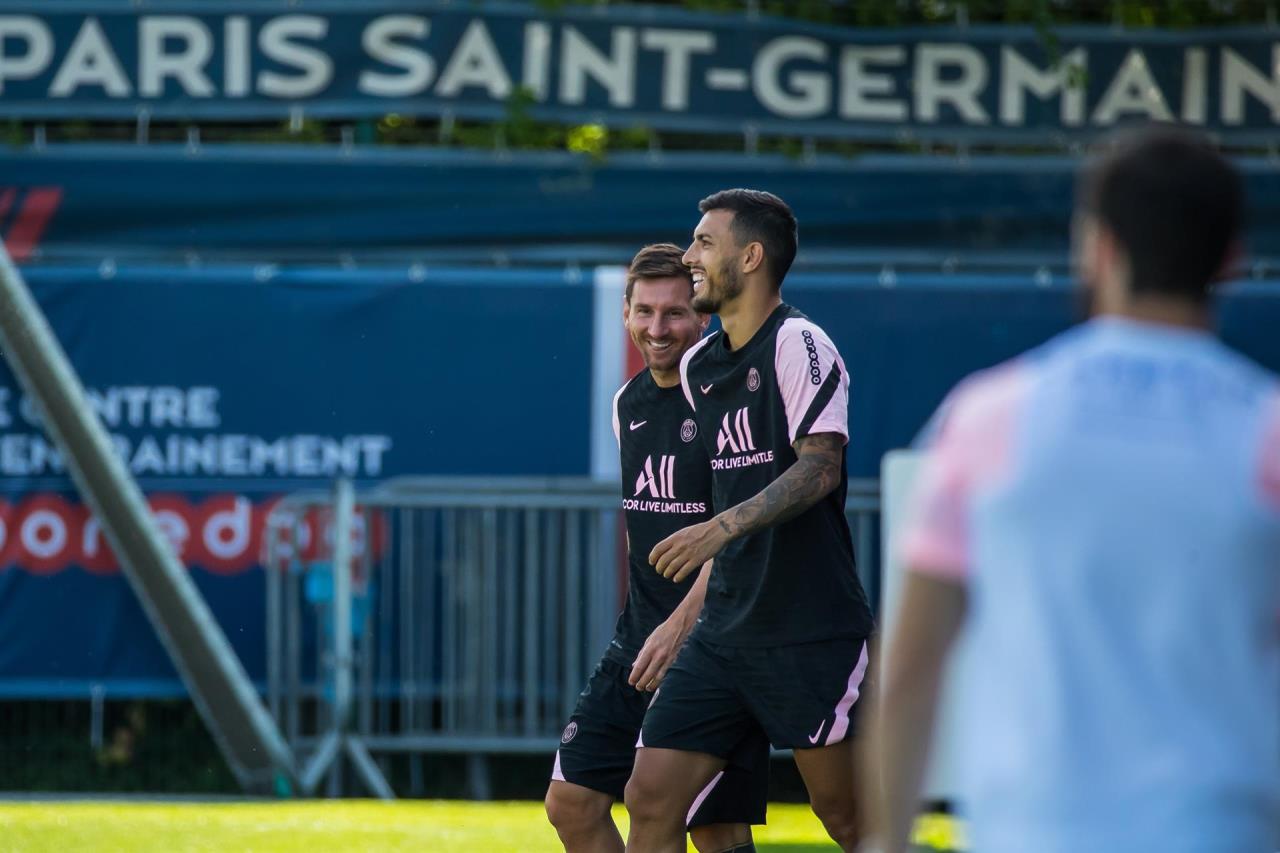 FOTOS: Risas y complicidad en el primer entrenamiento abierto de Messi en el PSG 2 entrenamiento messi psg2