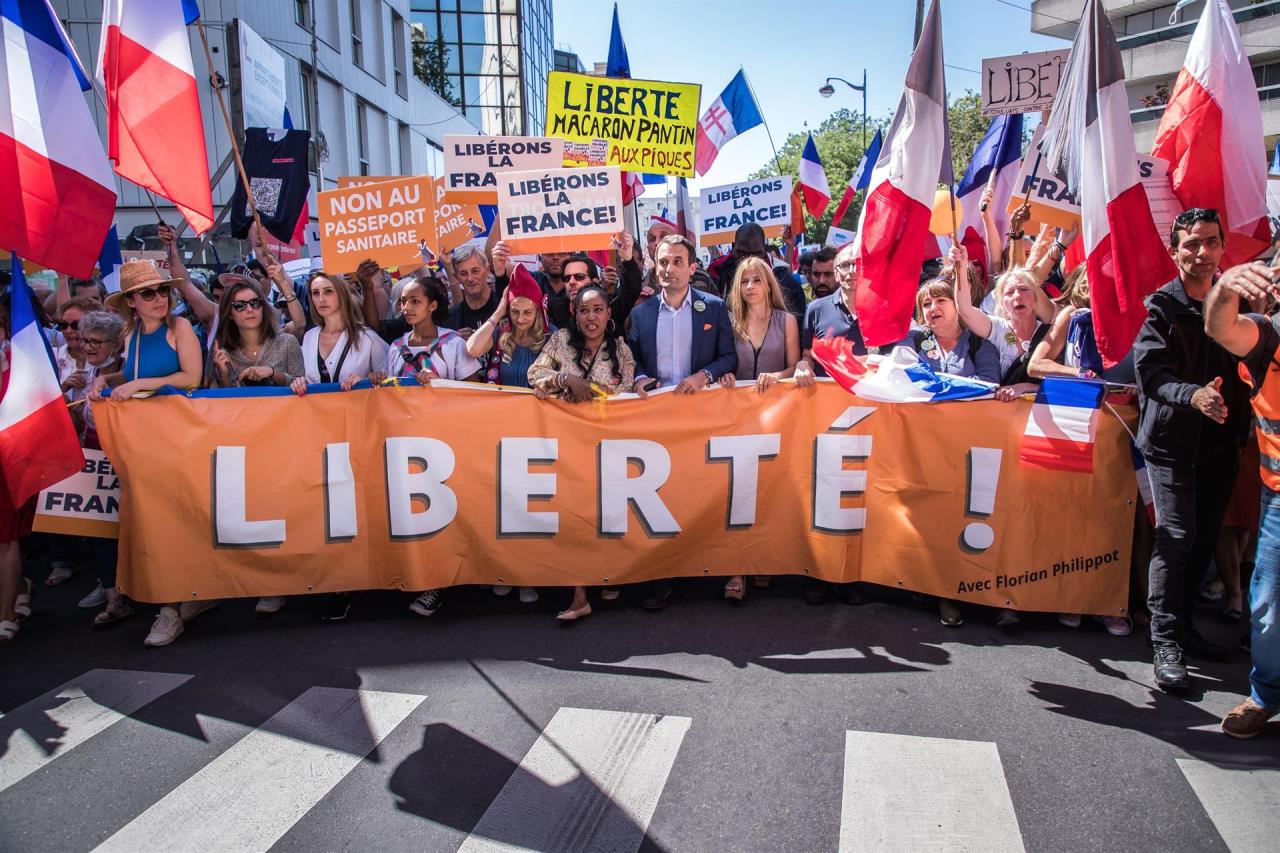 FOTOS: En Francia, decenas de miles de manifestantes en contra del pase sanitario 2 francia covid3