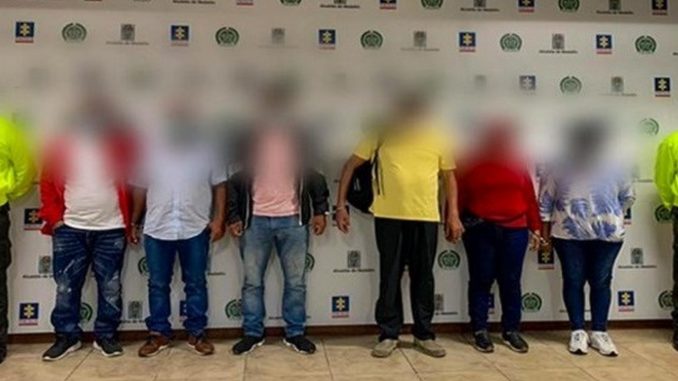 funcionarios y exfuncionarios públicos por presunta corrupción en contratos (5)