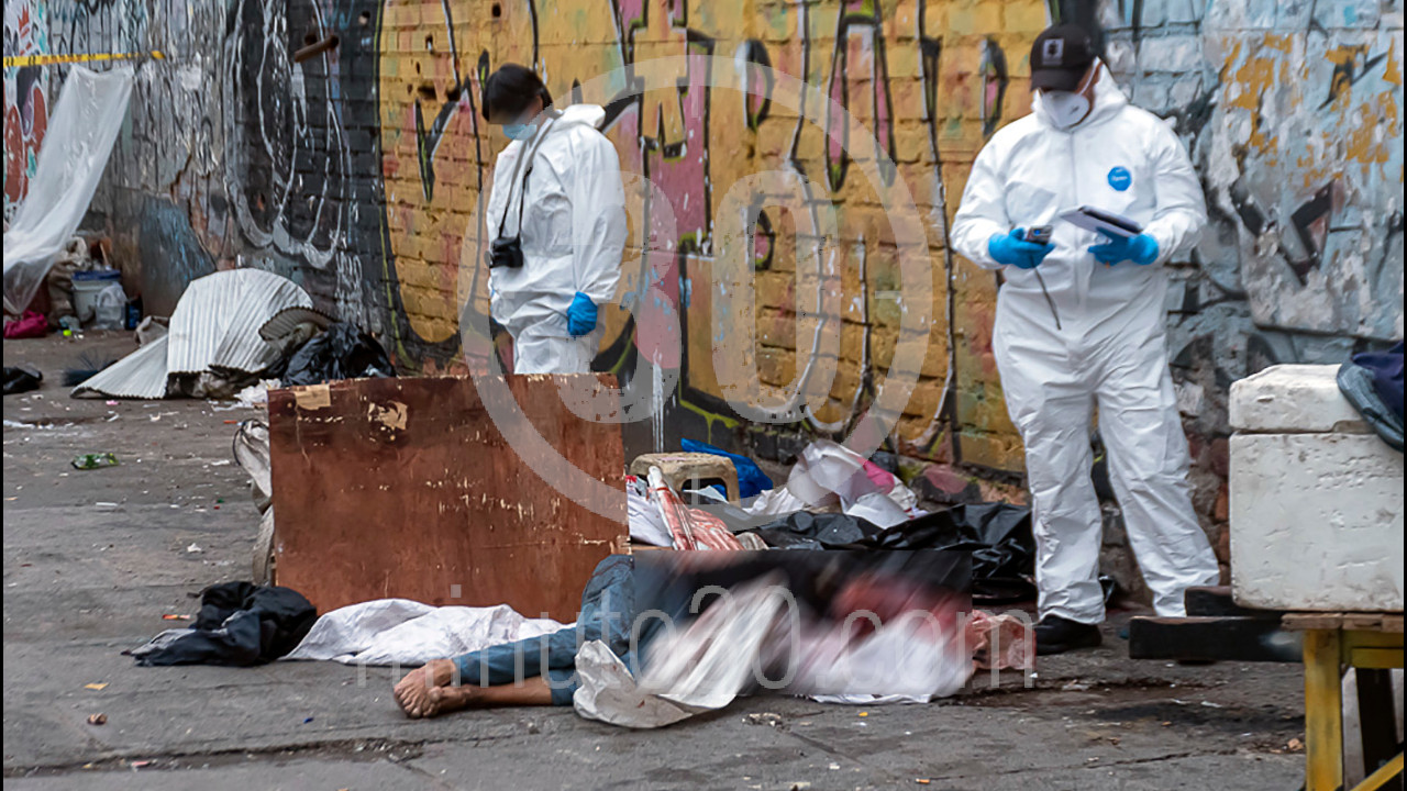 EN FOTOS Y VIDEO: A golpes y a cuchillo mataron a un habitante de calle en un ‘cambuche’ del centro 6 Habitante de calle