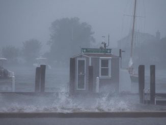 FOTOS: Henri deja a su paso inundaciones, miles sin luz y vuelos cancelados 1 henri