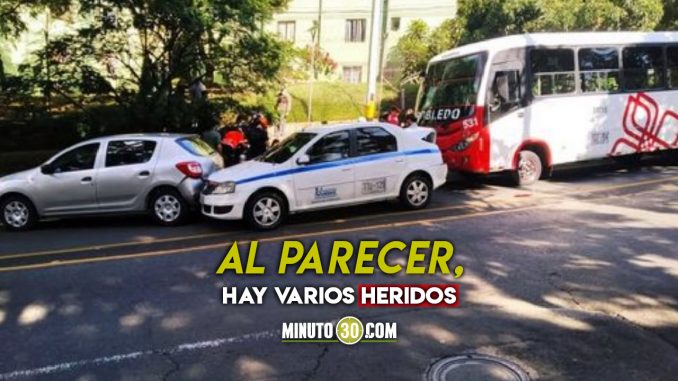 Fuerte accidente bajando del hospital Pablo Tobón Uribe Fuerte accidente bajando del hospital Pablo Tobón Uribe