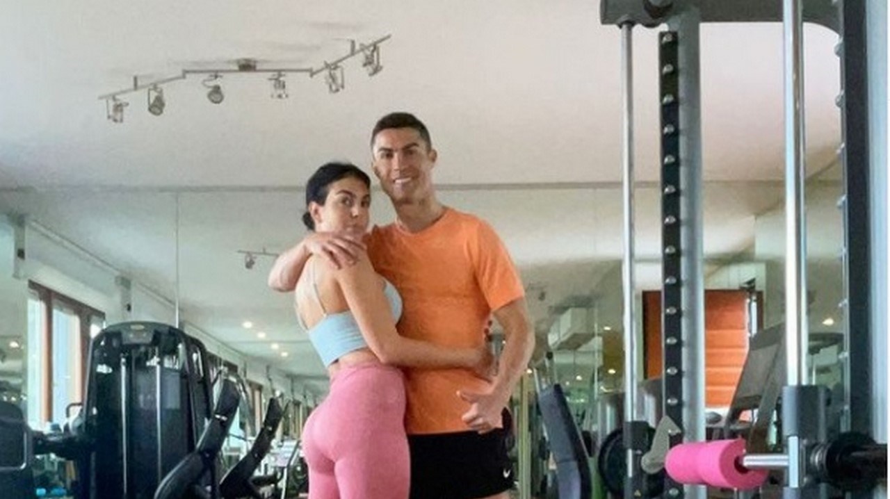 Embelesadas, las hijas de Cristiano Ronaldo viendo ‘Pasión de Gavilanes’