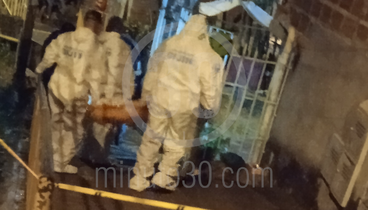 EN FOTOS Y VIDEO: ¡Tremenda plomacera! En una calle de Copacabana mataron a un hombre 5 COPACABANA