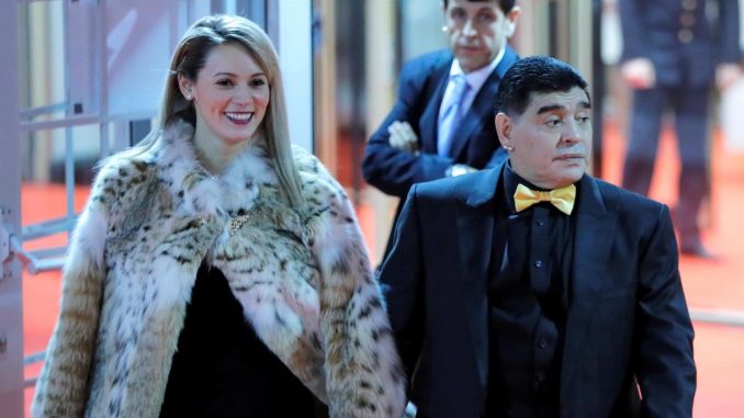 En la imagen, el argentino Diego Armando Maradona, quien falleció el 25 de noviembre de 2020, y Rocío Oliva, expareja del exfutbolista. EFE/Yuri Kochetkov/Archivo Diego Maradona
