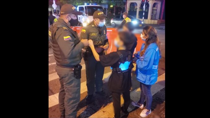 La Personería de Medellín encontró a varios niños vendiendo dulces en El Poblado La Personería de Medellín encontró a varios niños vendiendo dulces en El Poblado