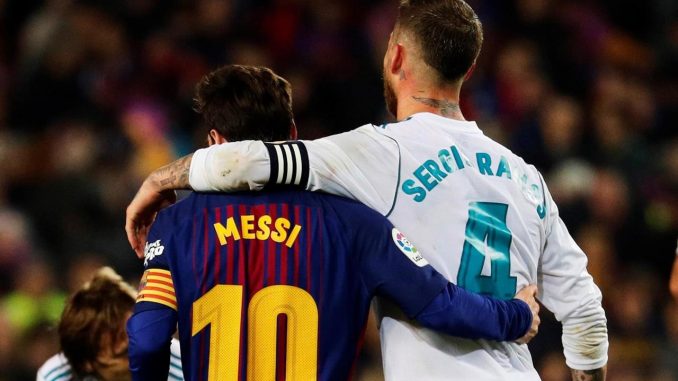 Los jugadores del FC Barcelona, el argentino Leo Messi (i), y del Real Madrid, el defensa Sergio Ramos, a la finalización de un clásico en el estadio del Nou Camp. EFE/Alejandro García/Archivo PSG