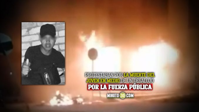 Quemaron la Alcaldía de Cajibío, Cauca, por asesinato de joven Quemaron la Alcaldía de Cajibío, Cauca, por asesinato de joven