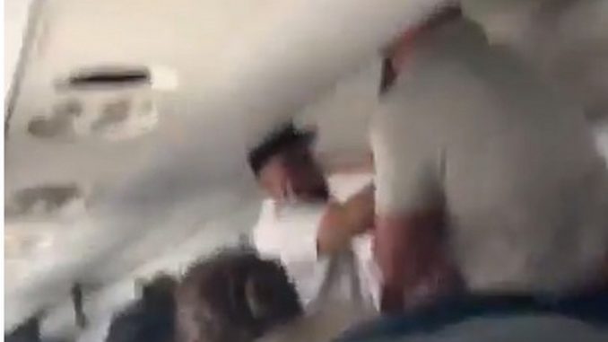 pelea avion por un puesto
