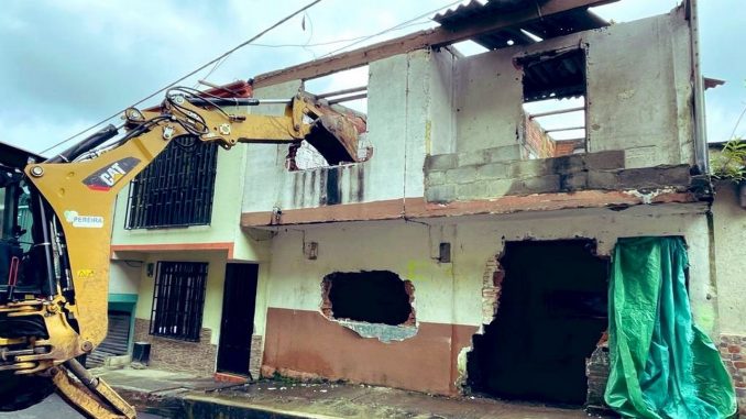 FOTOS: Tumbaron una 'olla' de vicio en Pereira, ya van 106 demoliciones FOTOS: Tumbaron una 'olla' de vicio en Pereira, ya van 106 demoliciones