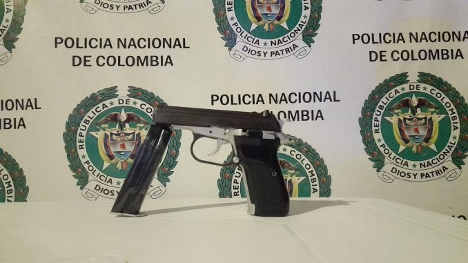 En El Bagre cogieron a un menor con una pistola CZ 83 En El Bagre cogieron a un menor con una pistola CZ 83