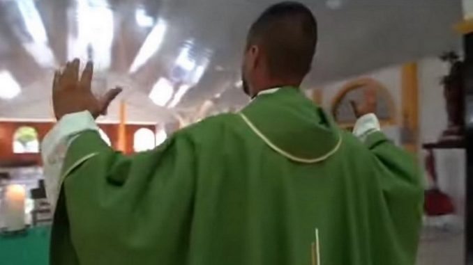 sacerdote padre cura participar desafio