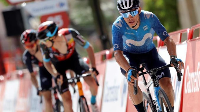 El ciclista colombiano del Movistar Miguel Ángel López llega a meta en la undécima etapa de la Vuelta a España, este miércoles entre Antequera y Valdepeñas de Jaén, de 133,6 kilómetros. EFE/ Manuel Bruque Miguel Ángel López