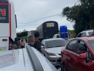 Taco en la vía Yarumal - Tarazá debido a un derrumbe en el sector La Culebra 1 taco yarumal taraza derrumbe 3 1