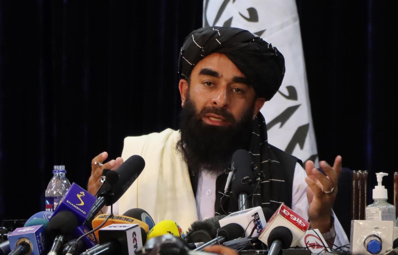 Los talibanes "han perdonado a todos" y las mujeres podrán trabajar "en el marco del Islam" 2 talibanes3