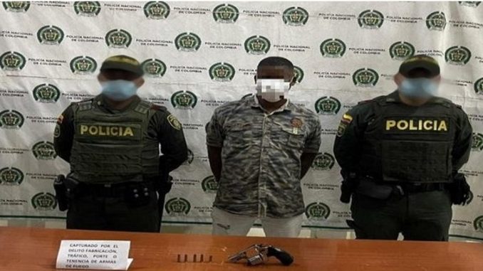 ¡Por 'aletoso'! Lo capturaron por hacer tiros al aire ¡Por 'aletoso'! Lo capturaron por hacer tiros al aire