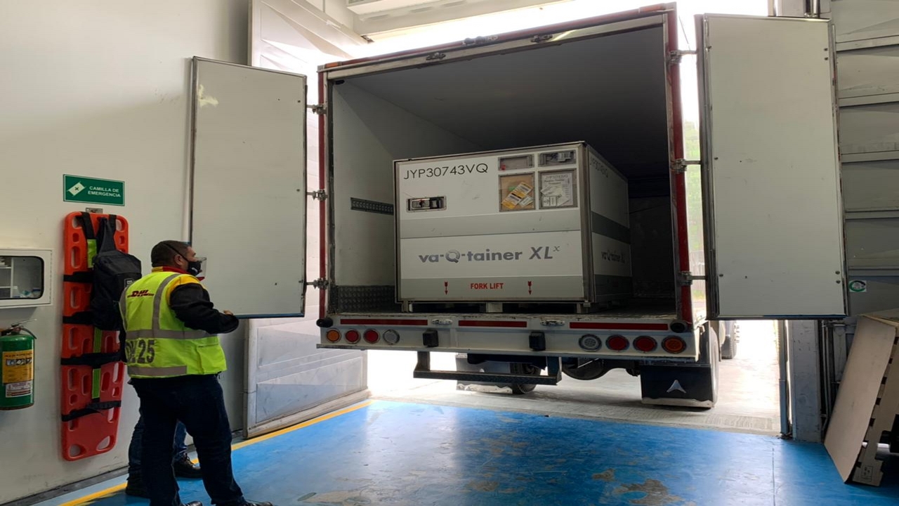 ¡Ya llegaron! Colombia recibió el primer lote de vacunas de Moderna 4 vacunas