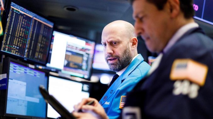 Negociantes trabajan en la sede de la Bolsa de Nueva York. EFE/Justin Lane Wall Street