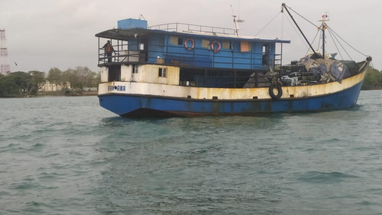 Incautaron un barco en el Golfo de Urabá utilizado para transportar cigarrillos de contrabando
