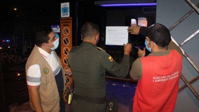 Funcionarios cerraron un bar en Cartagena y los amenazaron de muerte Funcionarios cerraron un bar en Cartagena y los amenazaron de muerte