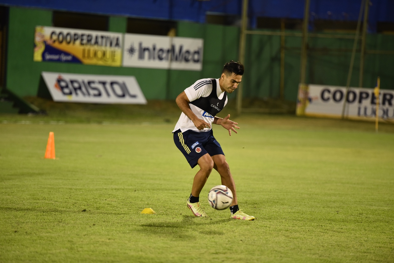 Hinchas de la Selección Colombia opinaron sobre la ausencia de James Rodríguez 3 Entrenamiento Seleccion Colombia en Paraguay 3