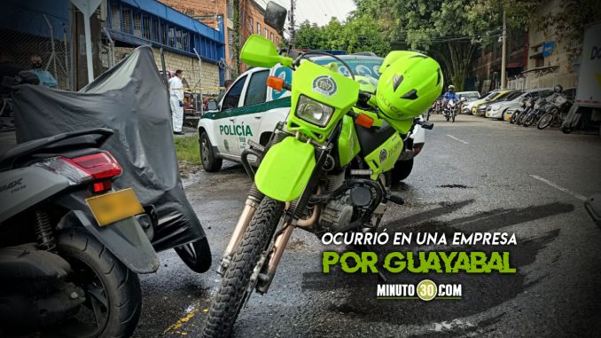 Escolta-se-quito-la-vida-con-su-arma-de-dotacion-en-su-trabajo GUAYABAL