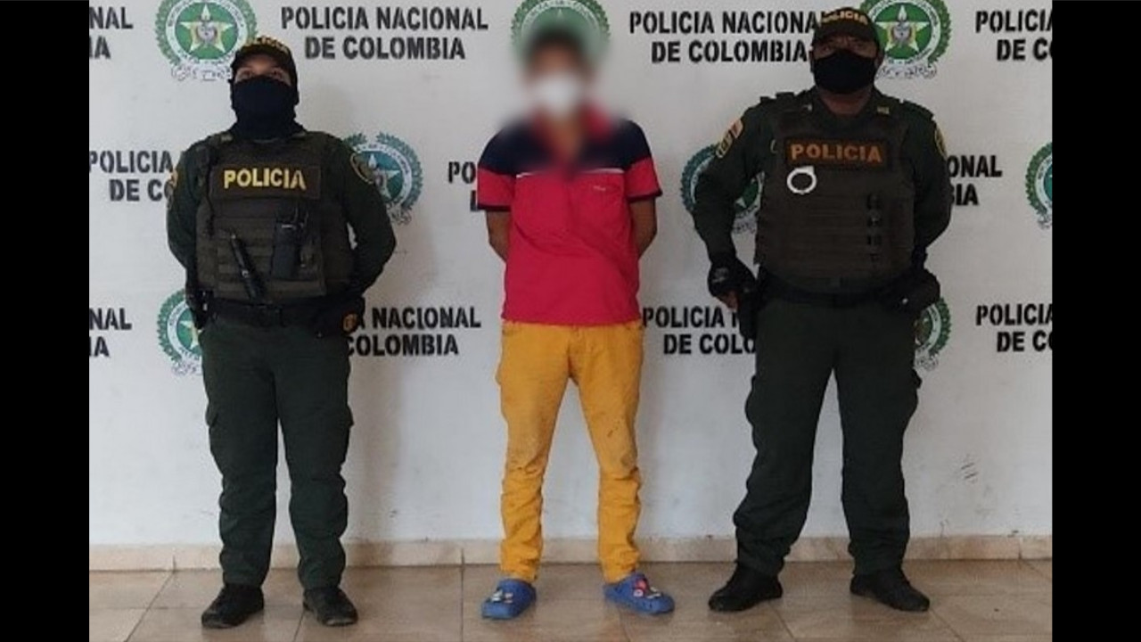 Por "celos obsesivos" este tipo le habría pegado a la esposa