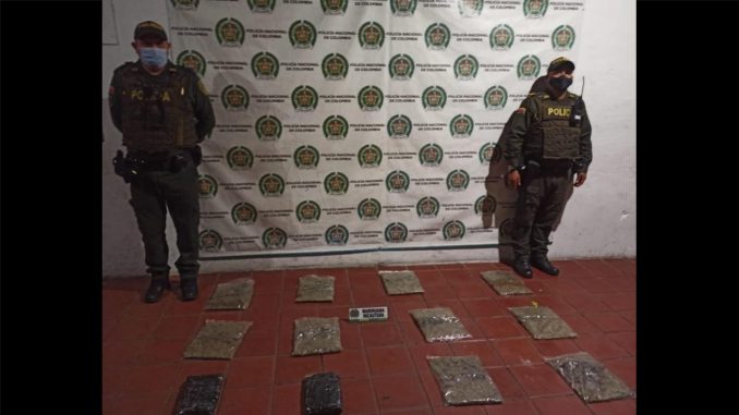 Dejaron 6 kilos de marihuana abandonados en El Poblado Dejaron 6 kilos de marihuana abandonados en El Poblado