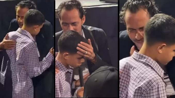 Marc Anthony salió cantonándole al oído a un niño ciego