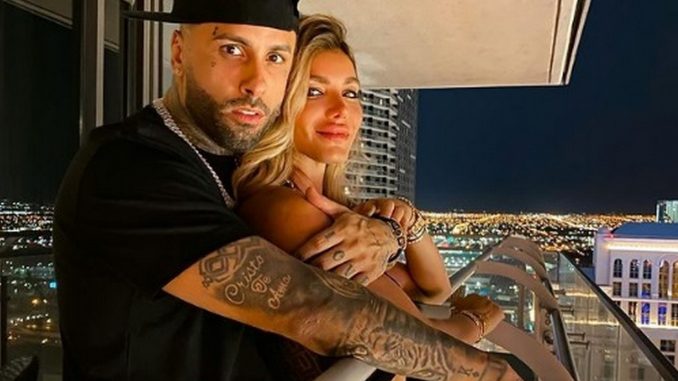 Nicky Jam y la modelo Aleska Genesis10